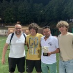 Daniele Crucianelli (presidente Borgo) consegna il premio per miglior portiere al El Majad dell'Union Picena (ritirato dai compagni)