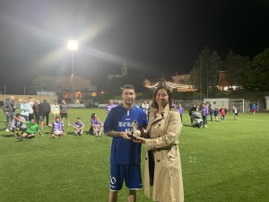 Alex Di Francesco premiato come miglior marcatore del torneo dalla consigliera comunale Virgili